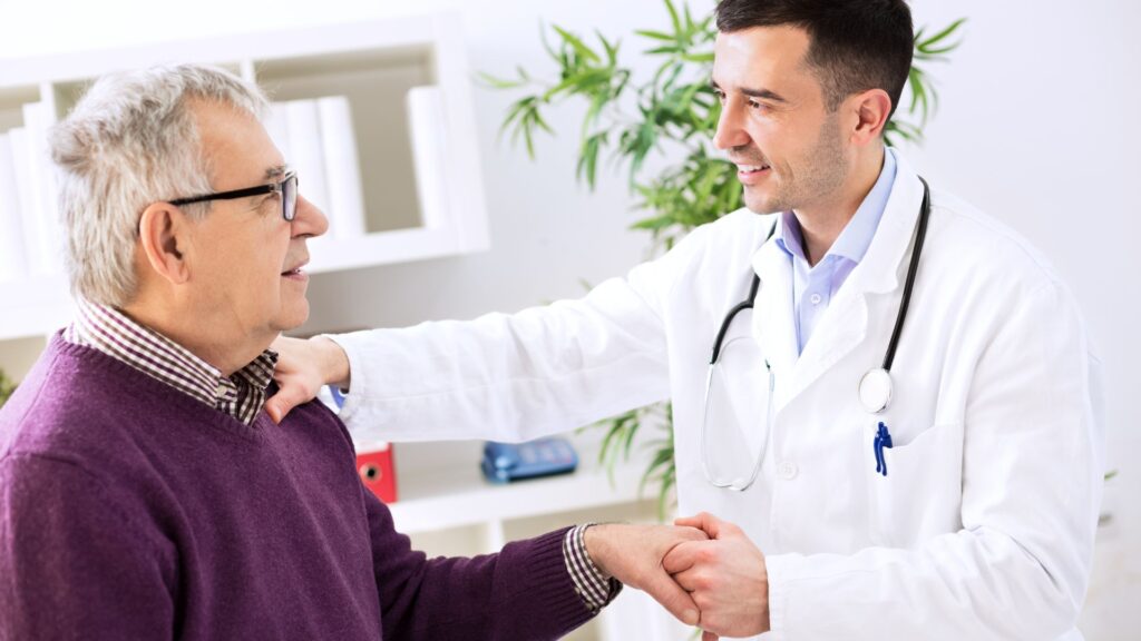 Consulta médica sobre el uso de CBD en personas mayores